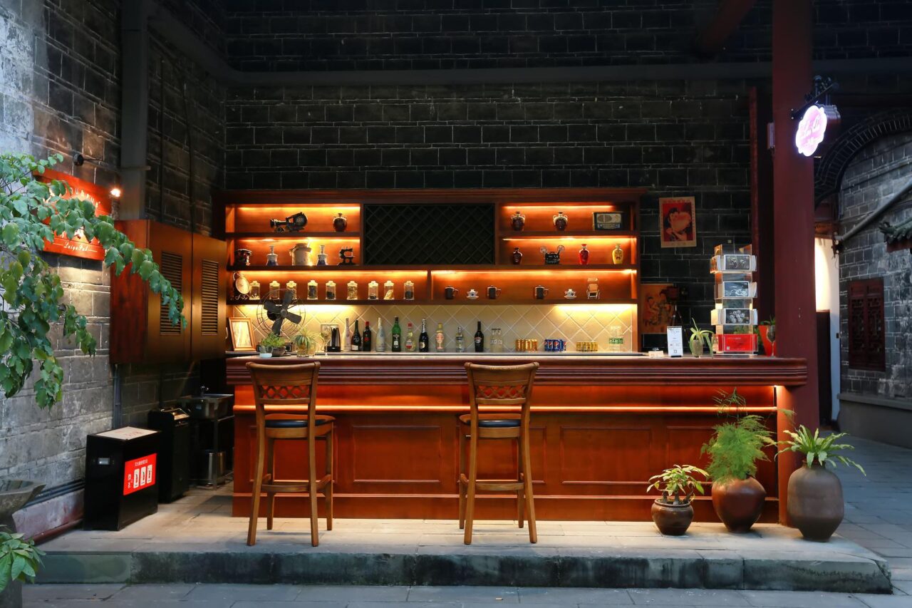 Quel Budget pour Ouvrir un Bar ? Conseils, Coûts et Financements